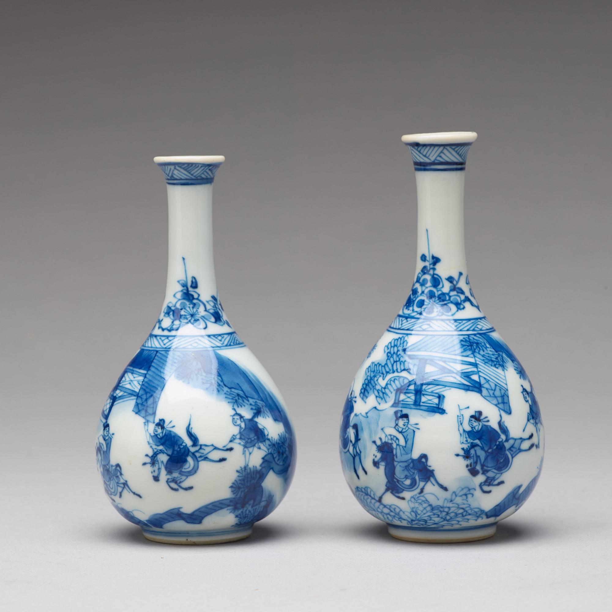 VASER, ett par, porslin. Qingdynastin, Kangxi (1662-1722).