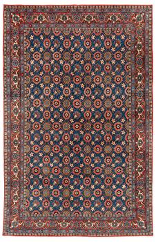 299. A carpet, semi-antique, Veramin, ca 316 x 204,5 cm.