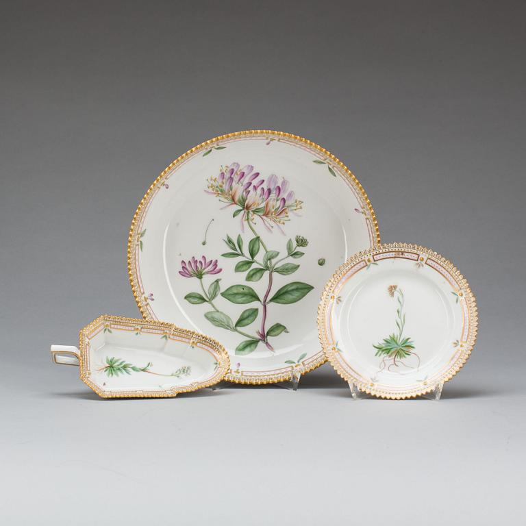 PARTI PORSLIN, 3 delar. "Flora Danica" Royal Copenhagen.