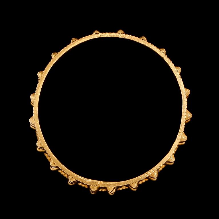 RING, 23 k guld. Vikt ca 3,5 g.