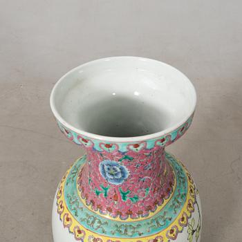 Floor vase China 20th century porcelain.