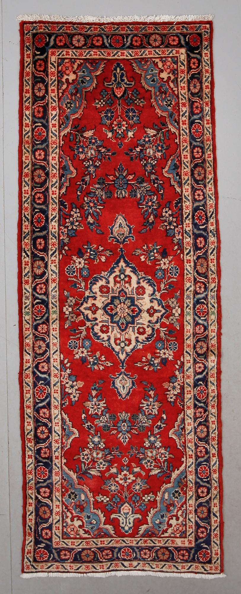 MATTA, Hamadan, ca 235 x 86 cm.