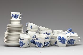KAFFE- samt MOCKASERVIS,  29 delar, porslin, "Blå Blomst", Royal Copenhagen.