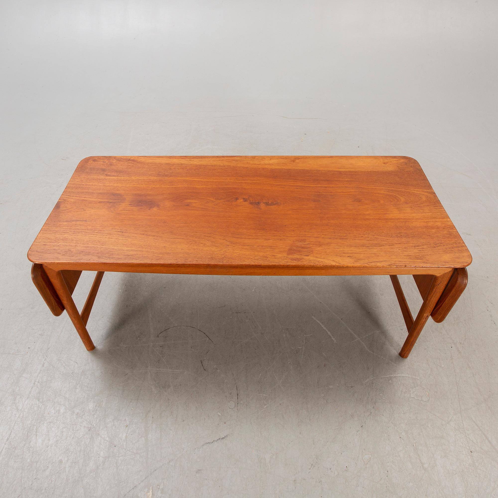 Peter Hvidt & Orla Mølgaard Nielsen,.