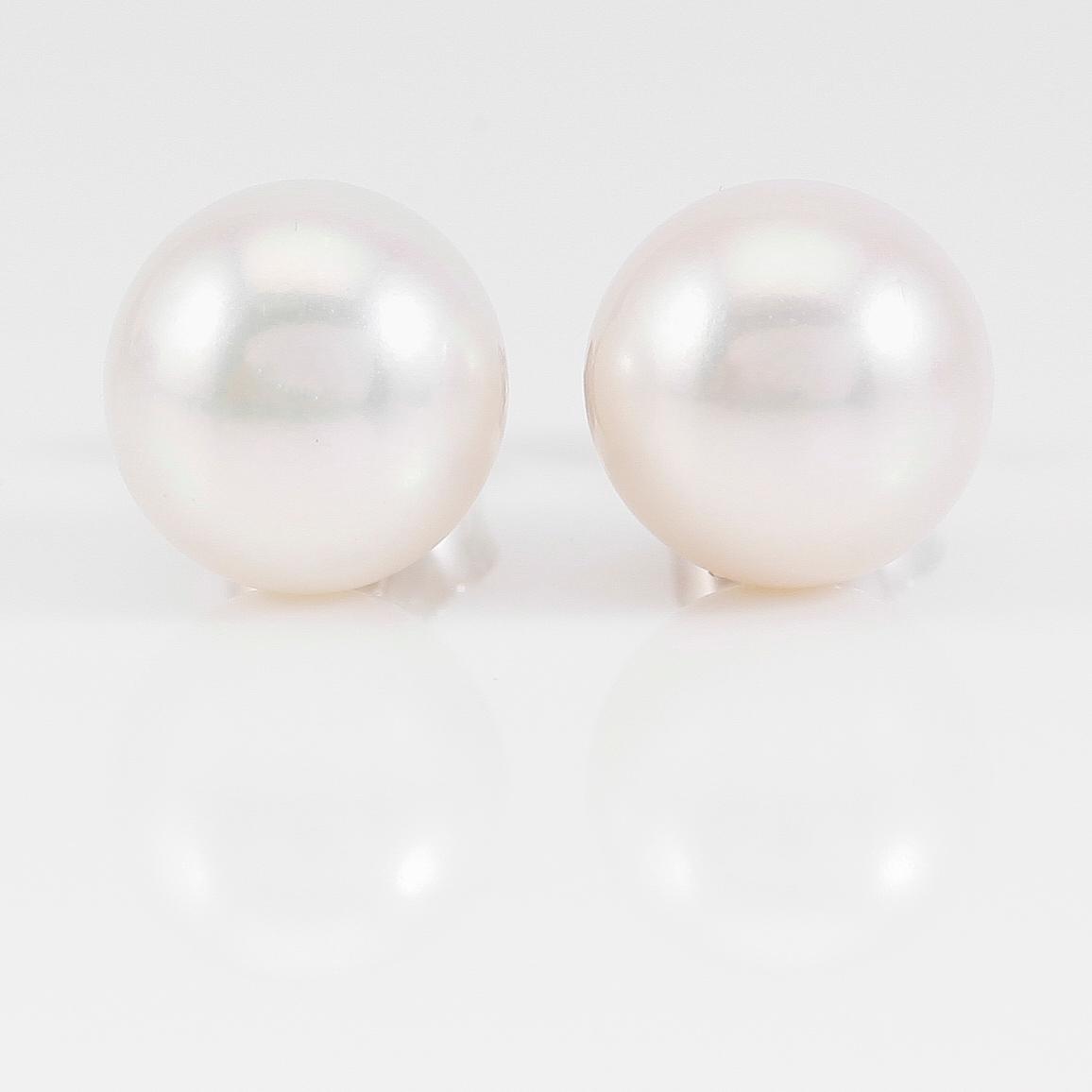 ÖRHÄNGEN, 1 par, 18K vitguld och odlade pärlor.