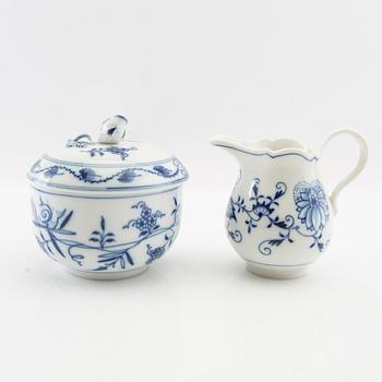 Service 89 pcs "Onion Pattern" Meissen, second half of the 20th century.
