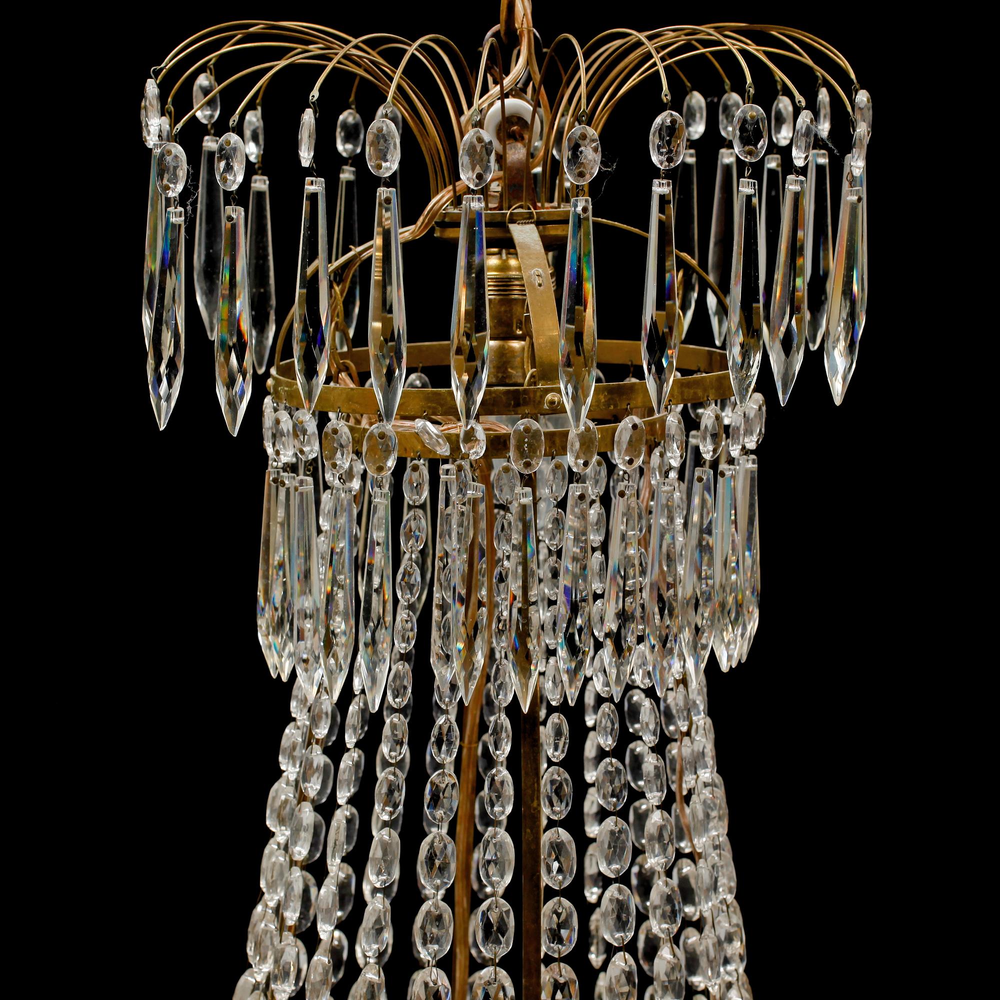 LJUSKRONA, gustaviansk stil, 1900-talets början, höjd ca 90 cm.