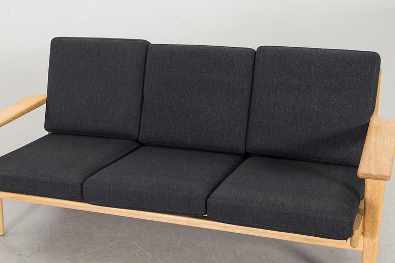 HANS J WEGNER, soffa modell GE 290/3, 2000-tal.