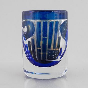 Edvin Öhrström, an Ariel glass vase, Orrefors 1975.