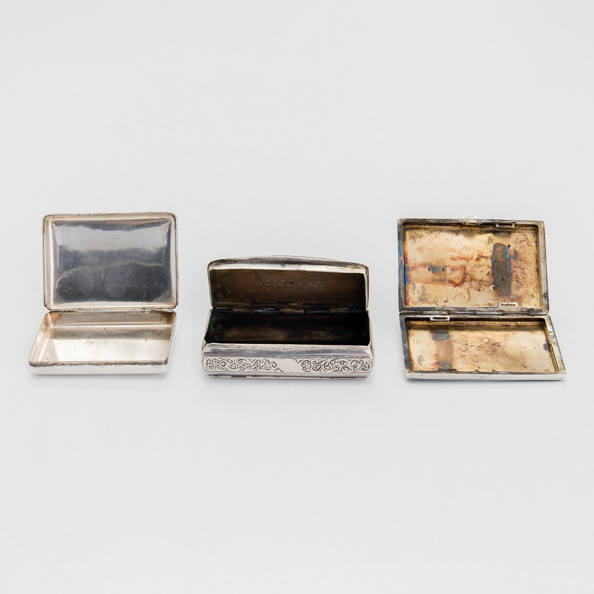 Tre silverdosor och brevkniv i filigran, silver. 1900-talets första hälft och 1800-talets andra hälft.