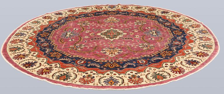 A rug, Ziegler design, diameter approx. 244 cm.