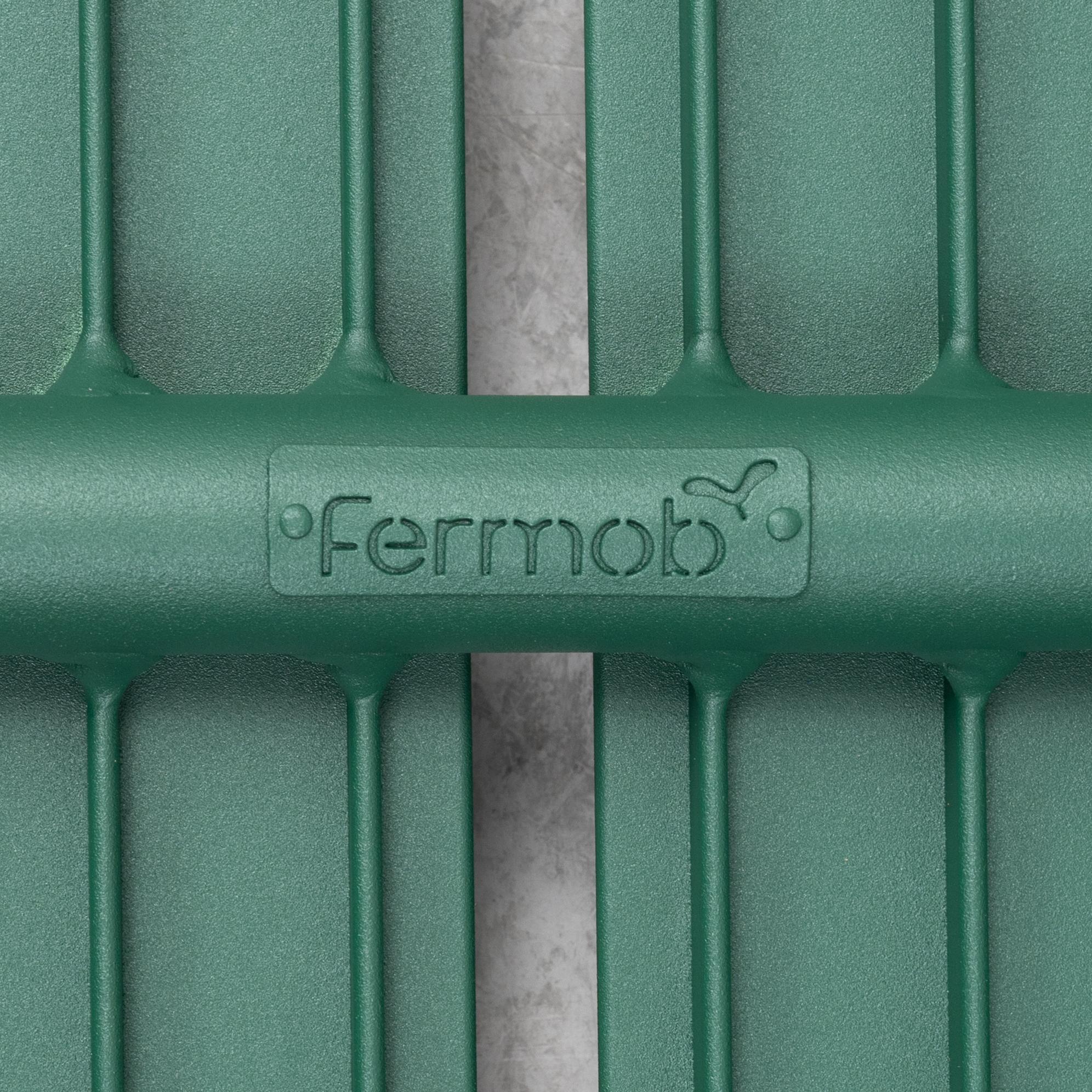 A 'Luxembourg' bench, Fermob.