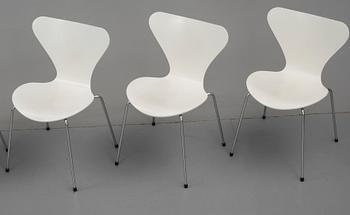 STOLAR, 4 st samt PALLAR, 2 st. "Sjuan". Arne Jacobsen, Fritz Hansen Danmark.