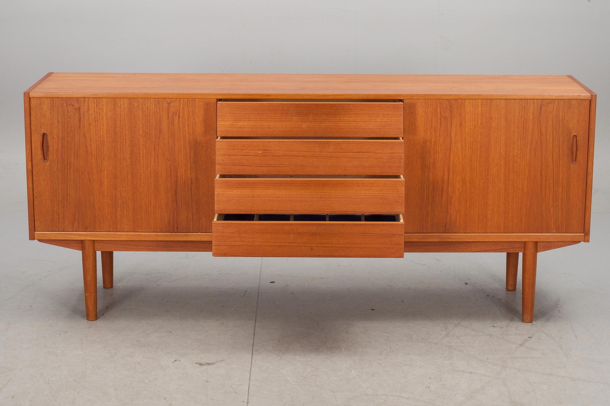 SIDEBOARD, Troeds Bjärnum "Trio", Nils Jonsson.