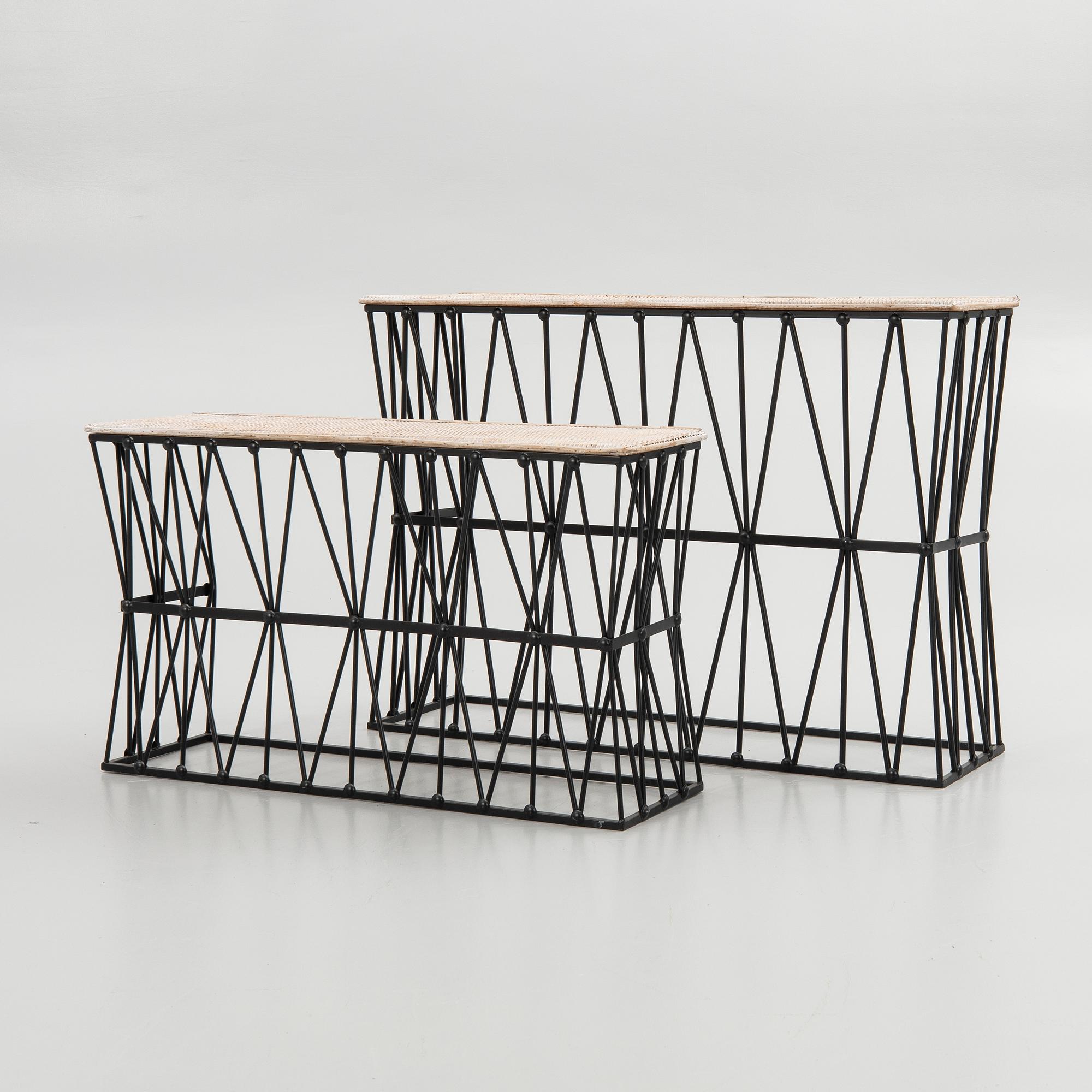 Flower table, 2 pieces, 20th/21st century.