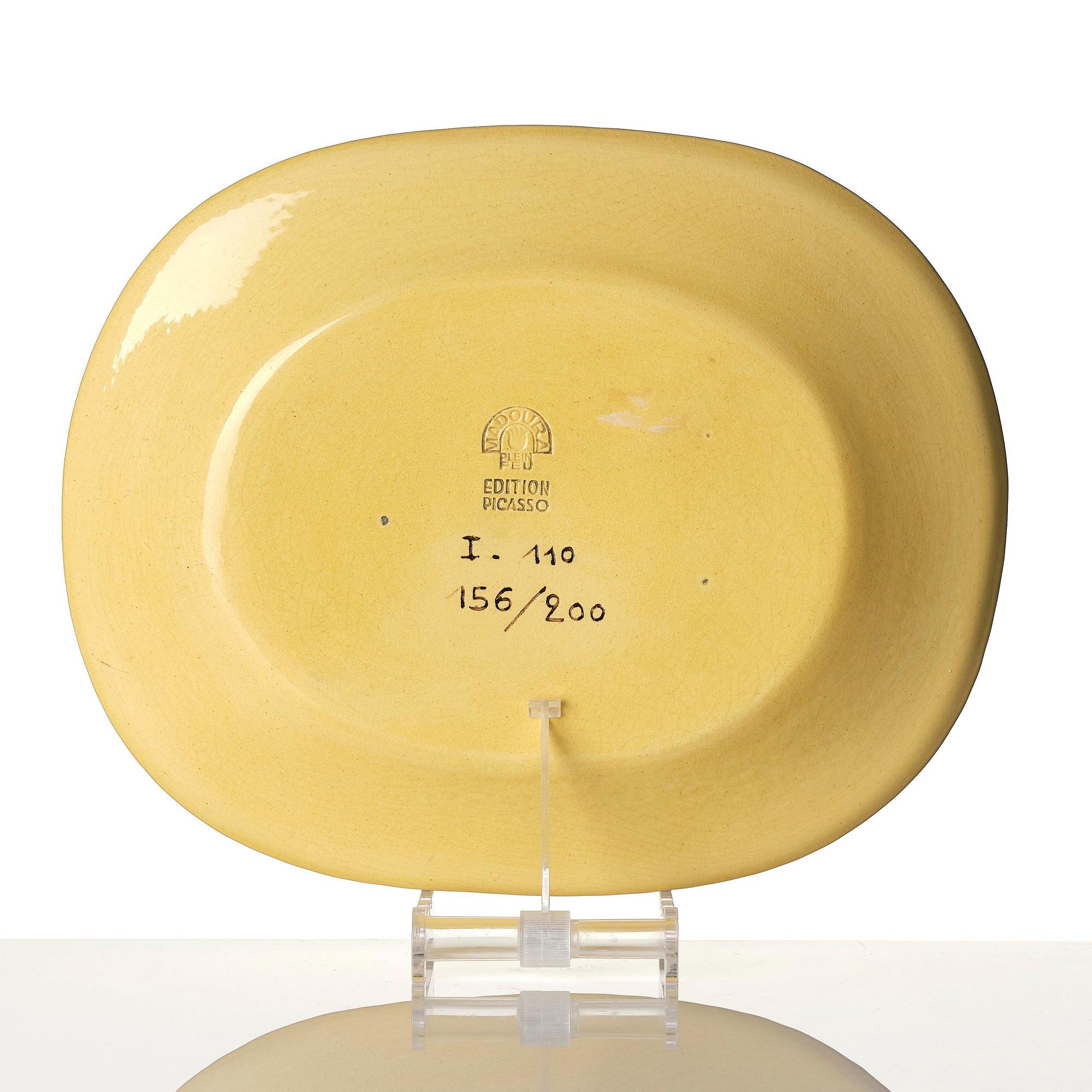 Pablo Picasso, fat, fajans, "Visage gravé, fond grège" (A.R. 29), Madoura, Vallauris, Frankrike, efter 1947.