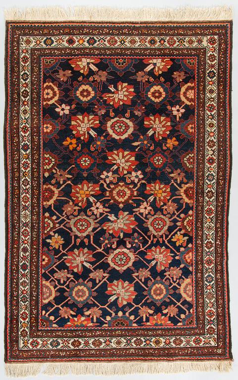A Hamadan rug of 'Mina Khani design'. Circa 197 x 131 cm.