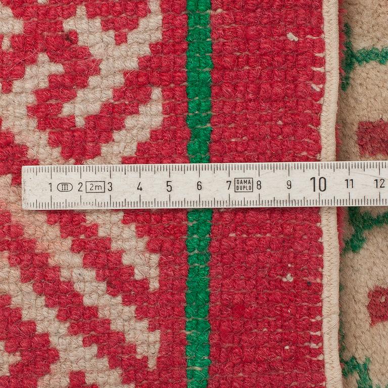 MATTO, a semi-antique/old Baotou, China, ca 169,5 x 87,5 cm (as well as 1 cm flat weave at the ends).