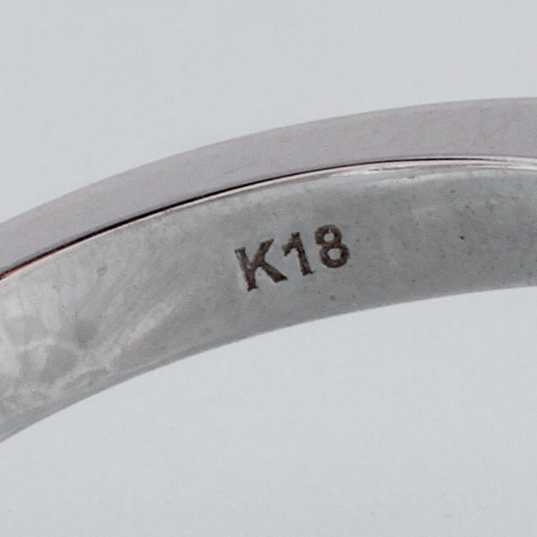 RING, 18K vitguld med 7 briljantslipade diamanter 2.17 ct. Vikt 5,5 gram.