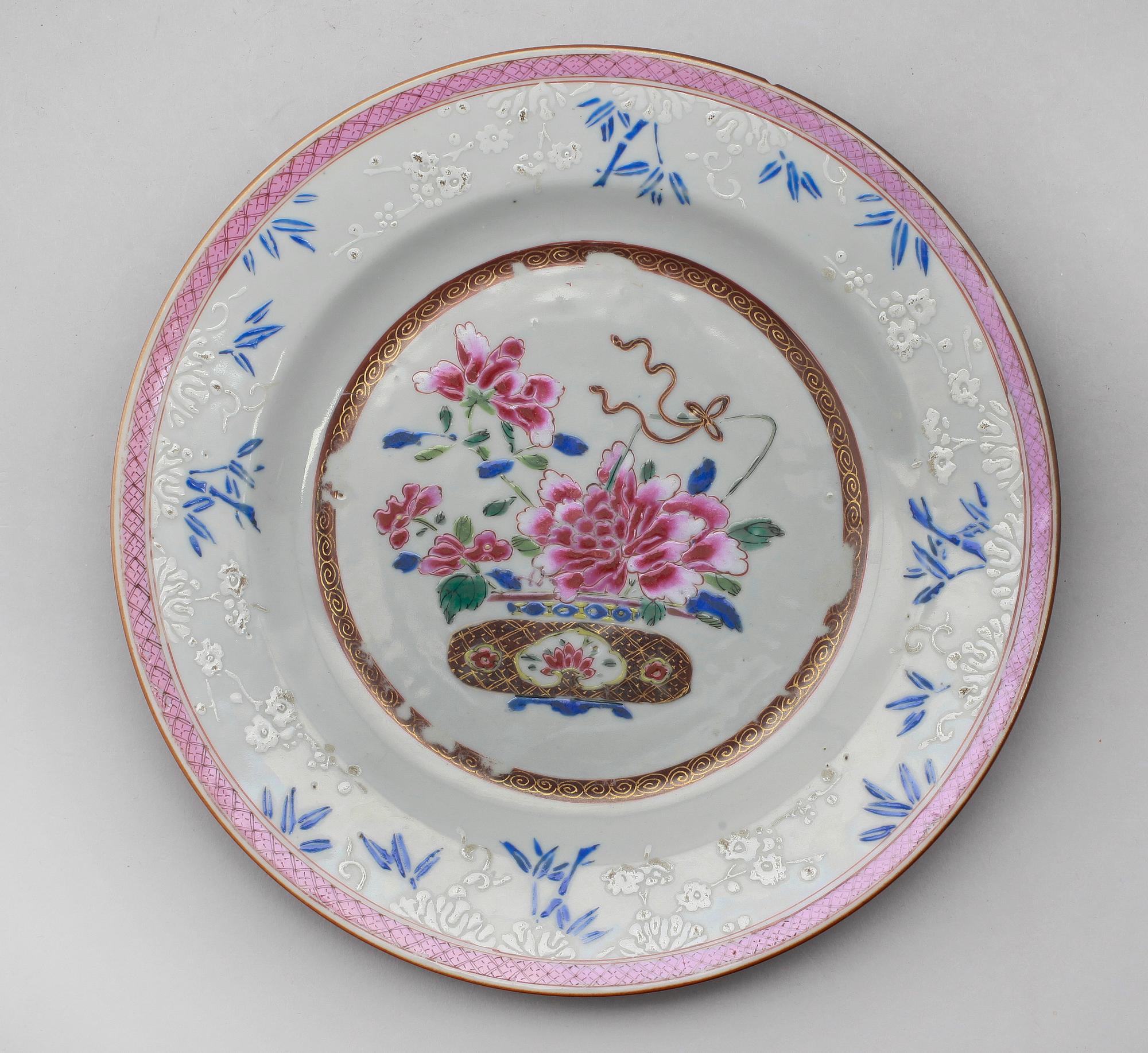 TALLRIKAR, 1 par, porslin, Kina, Qianlong 1736-1795.