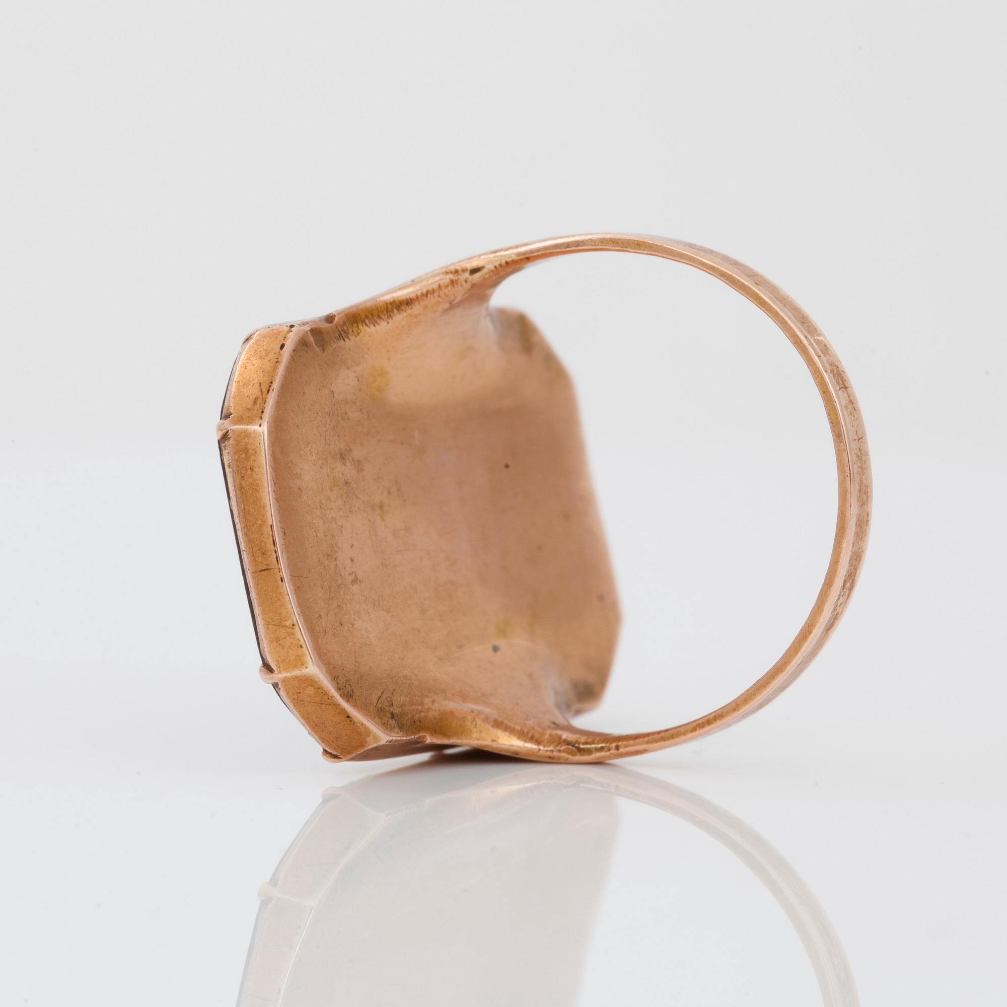 RING med miniatyrporträtt troligen föreställande Johan Henrik Scheffel (1690-1781). Hans krets.