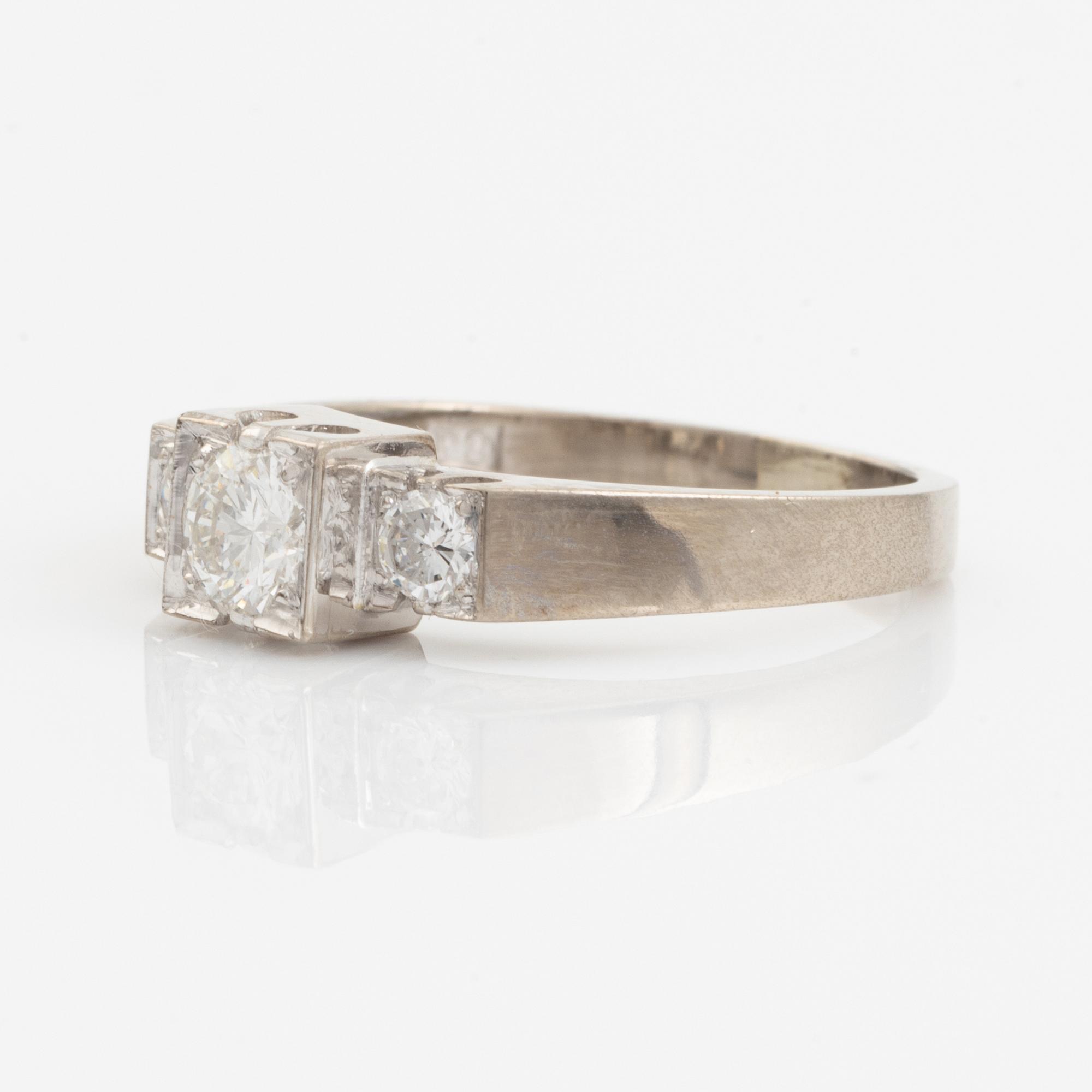 Ring med briljantslipade diamanter, 0.60 ct, A&M, Göteborg, 1965.