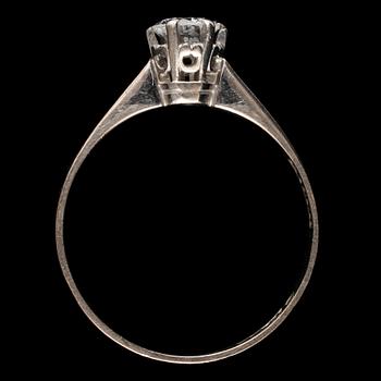 RING, 18k vitguld med briljantslipad diamant 0.47 ct,  Anderson & Magnusson Göteborg, 1972. Vikt 2 g.