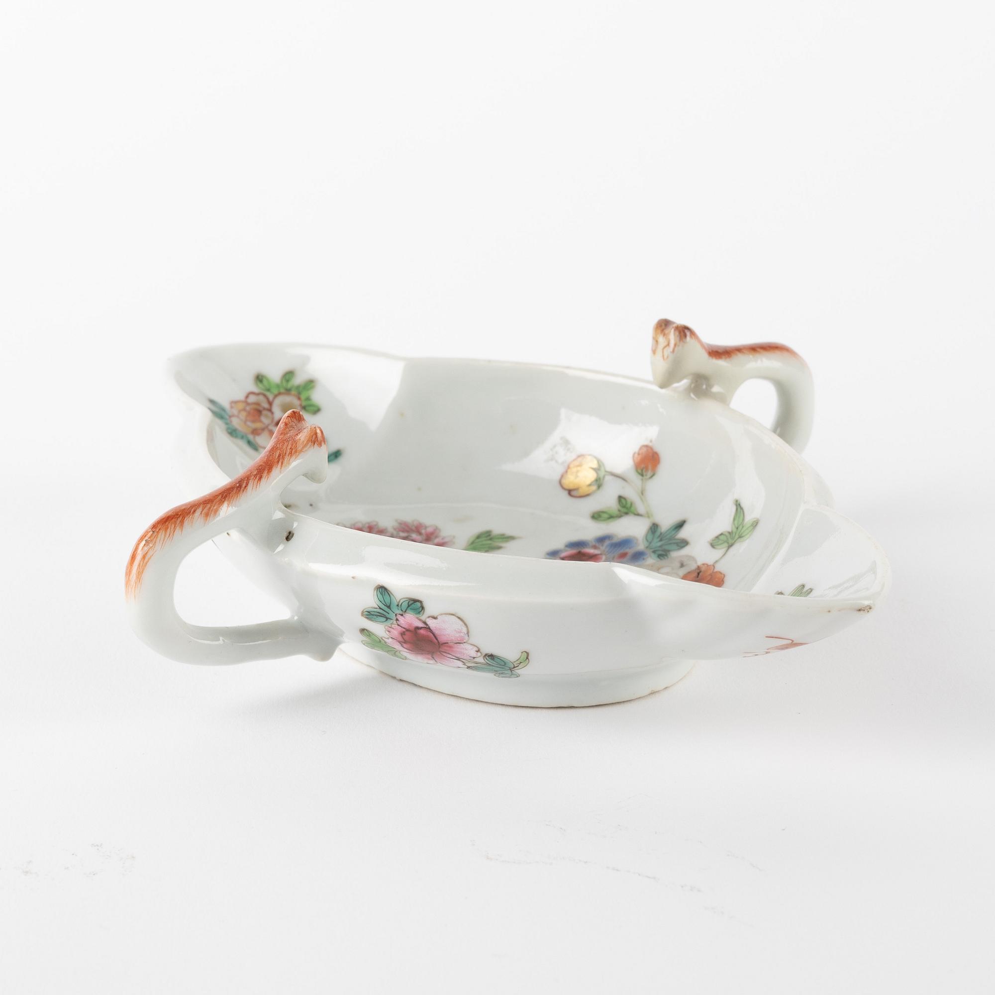 A famille rose Chinese Export sauce boat, Qing dynasty, Qianlong (1736-95).