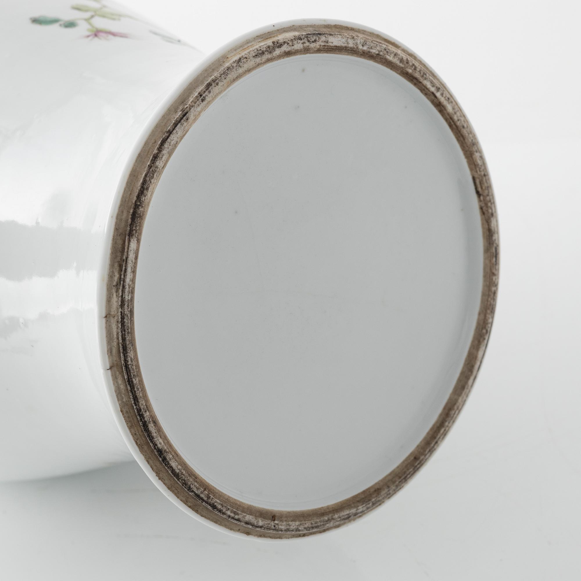 A Famille Rose porcelain vase, China, 20th century.