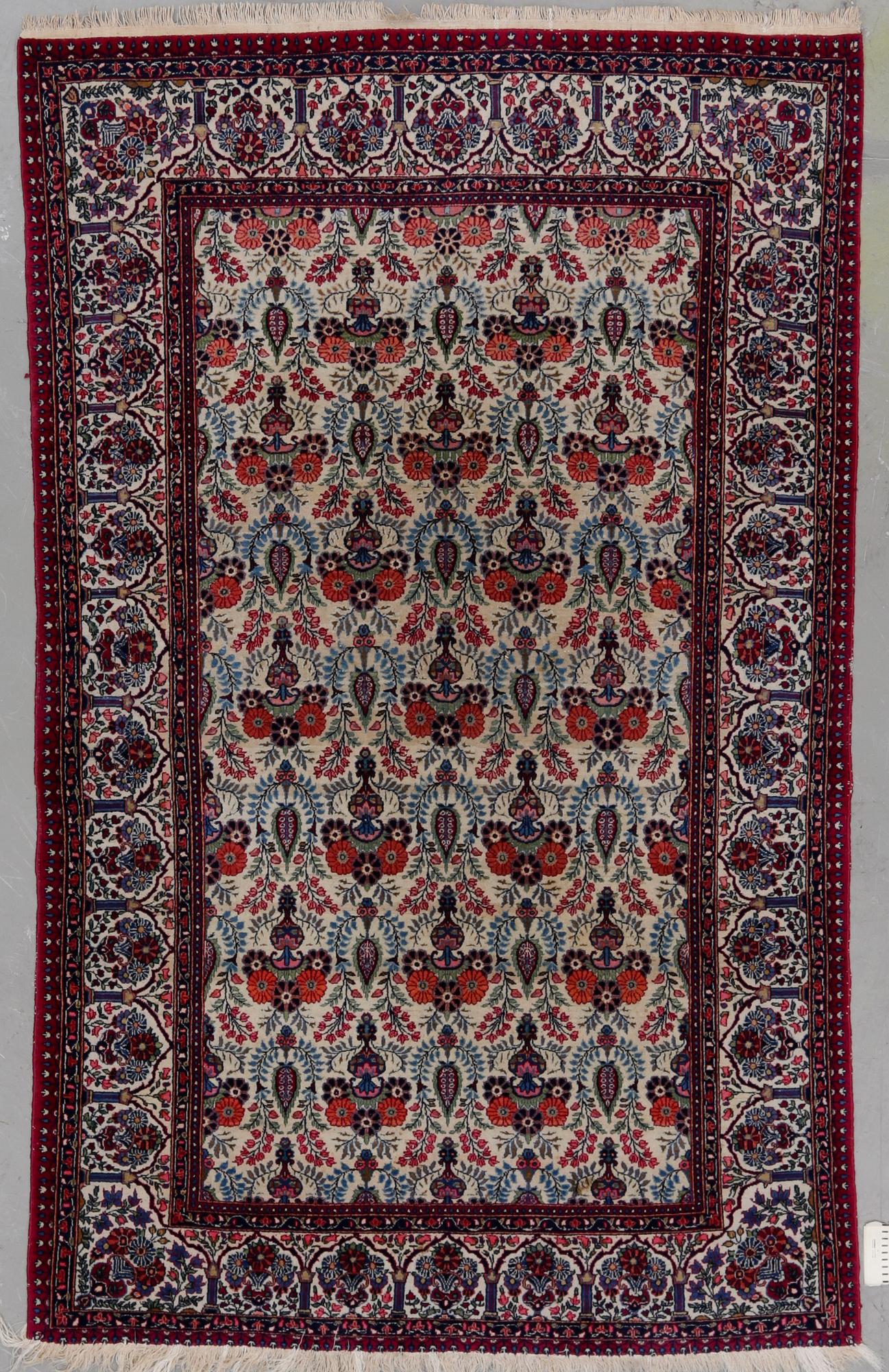 MATTA, semiantik/old, Ghom. Ca 205x130 cm.