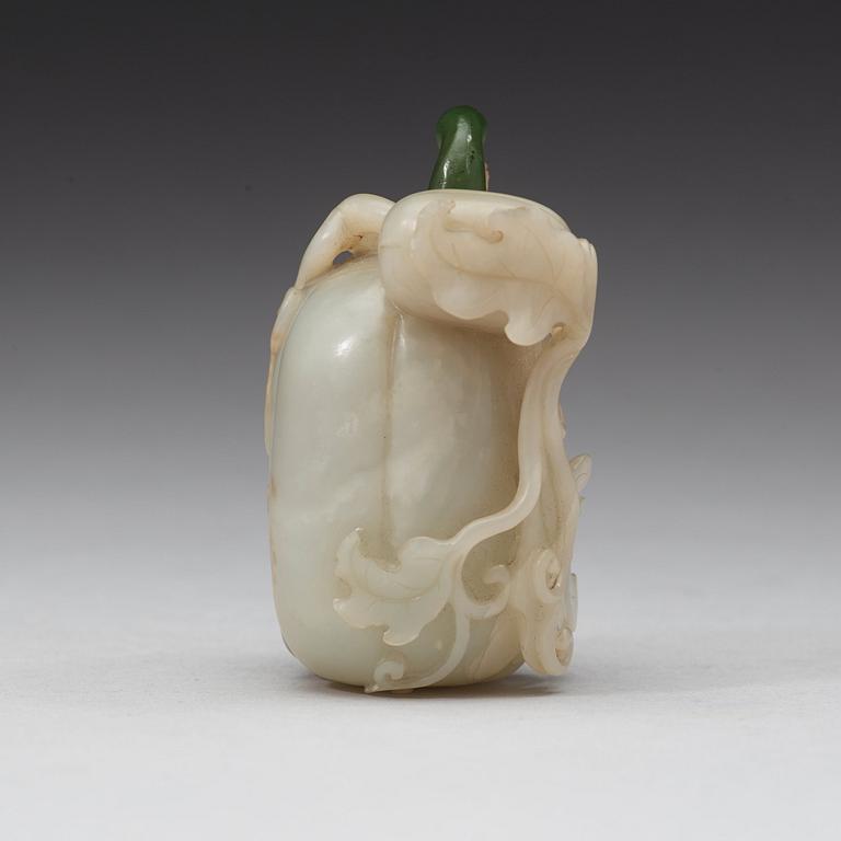 A nephrite snuff bottle with stopper in the shape of a melon, Qing dynasty (1644-1912).