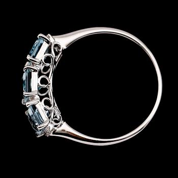 RING, 18 k vitguld, akvamariner tot 1.88 ct, briljantslipade diamanter tot 0.08 ct.