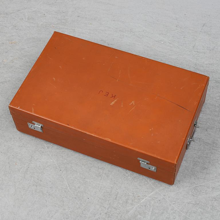 A pic-nic case, Silvanders Kunglig Hovleverantör, Göteborg. Coracle, made in England, 20th Century.