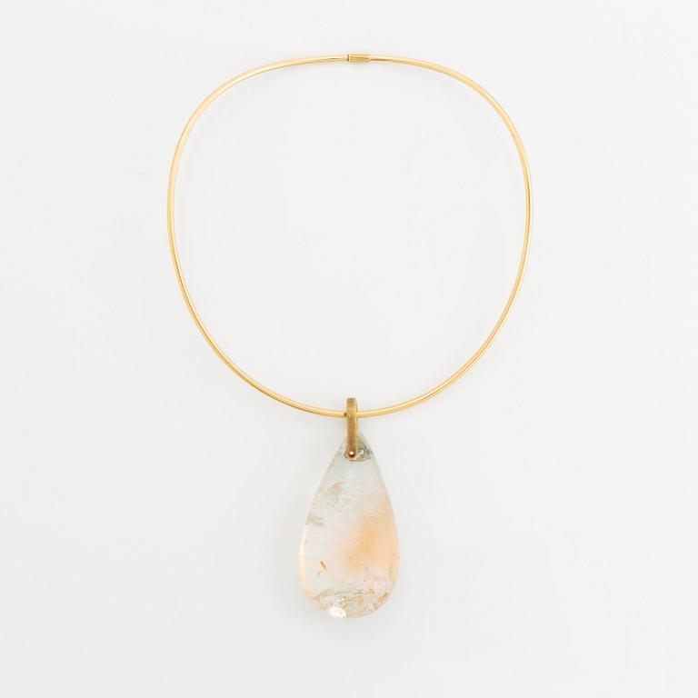 A Tina Karlsson 18K gold necklace with a large quartz drop.