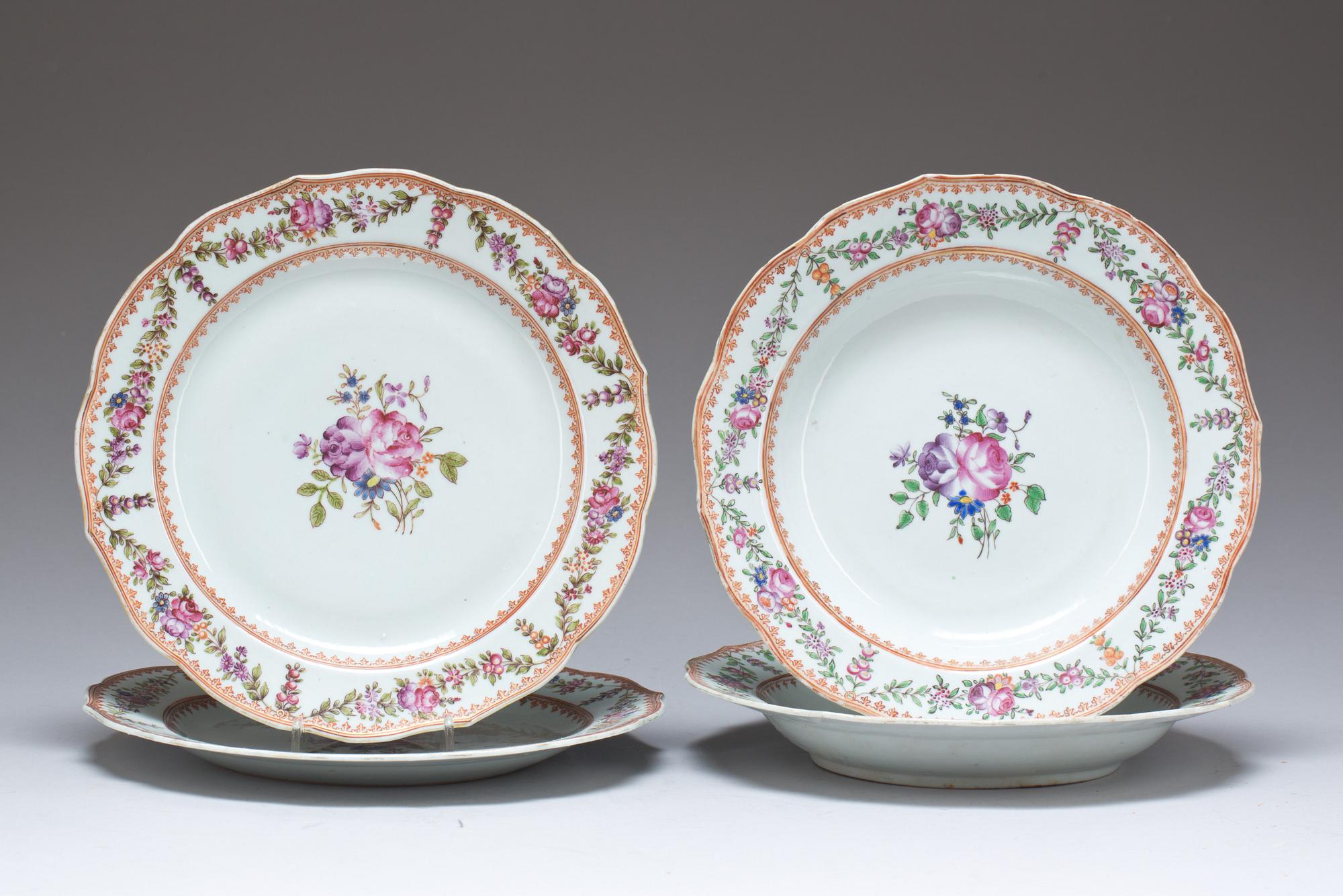 TALLRIKAR 2+2 st porslin, Kina, Qingdynastin, 1700-talets andra hälft.