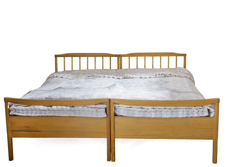 A PAIR OF PINE BEDS,