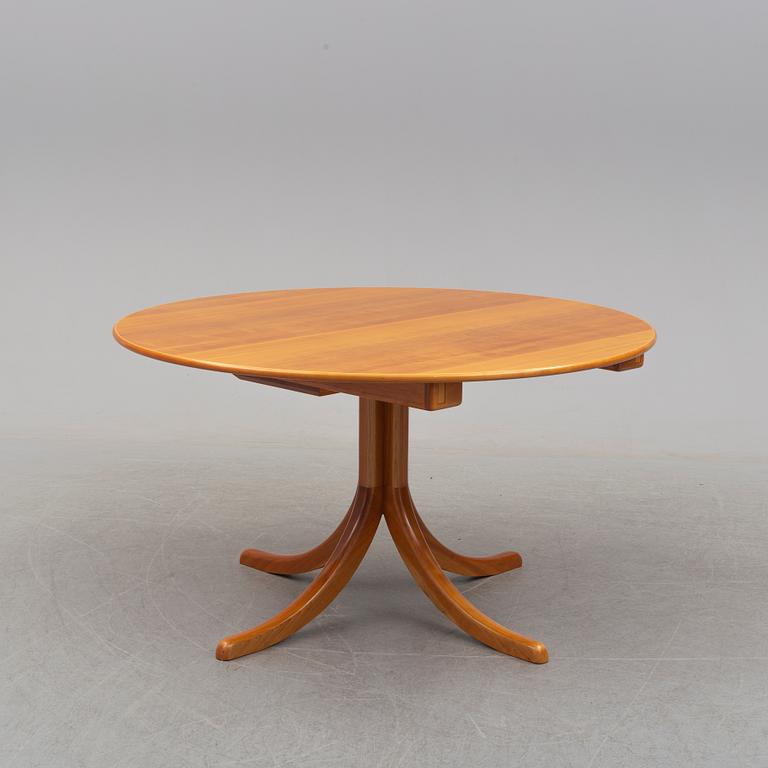 A '771' dining table by Josef Frank, Firma Svenskt Tenn.