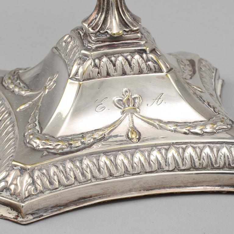 LJUSSTAKAR, ett par, nysilver, C G Hallberg, Stockholm, 1900-talets första hälft.