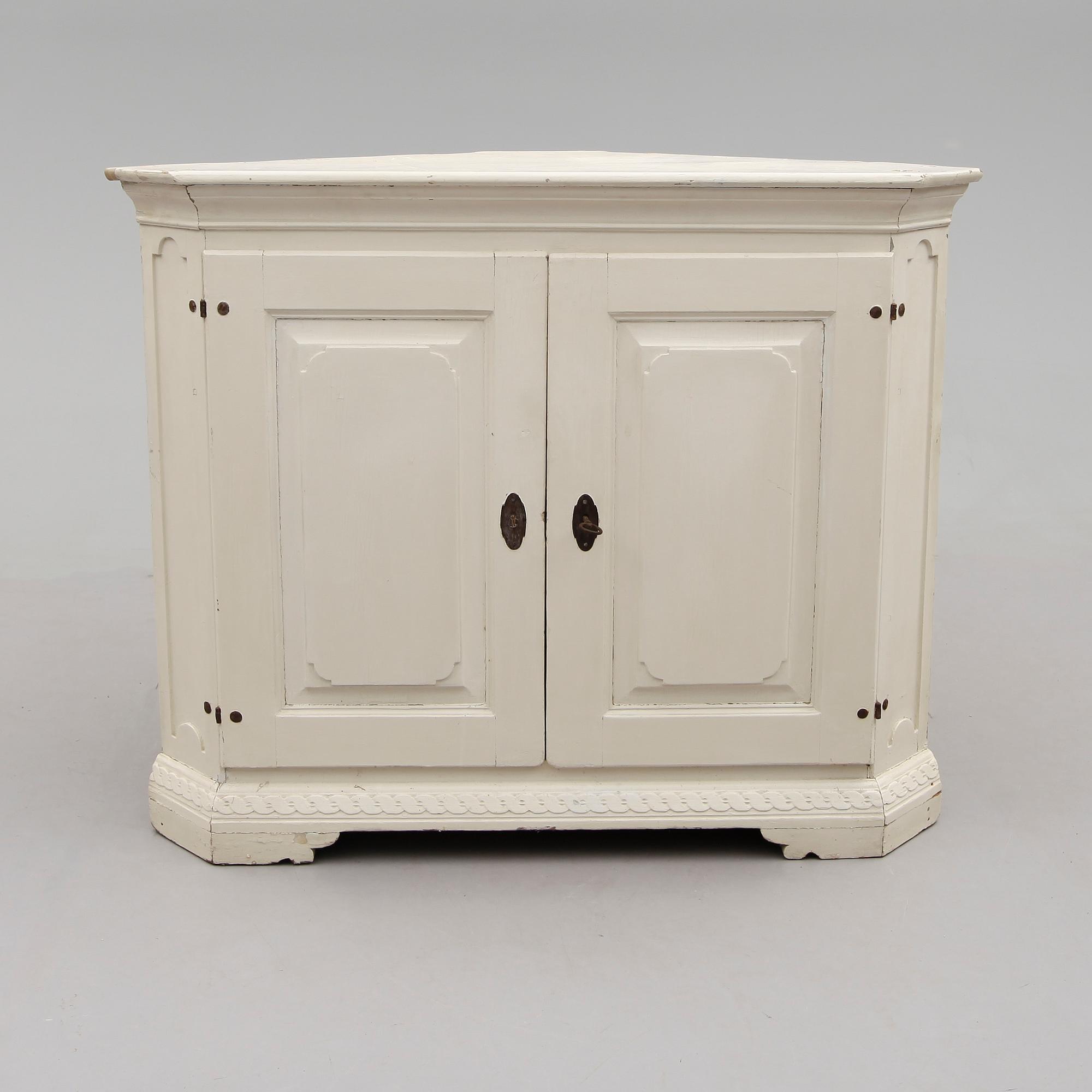 HÖRNSKÄNK, 1800-talets första hälft.