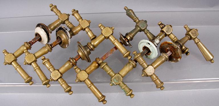 DÖRRHANDTAG, 6 par, mässing. 1800/1900-tal.