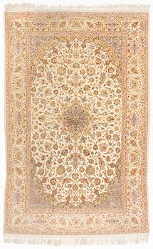 Carpet, Isfahan, approx. 244 x 157 cm.