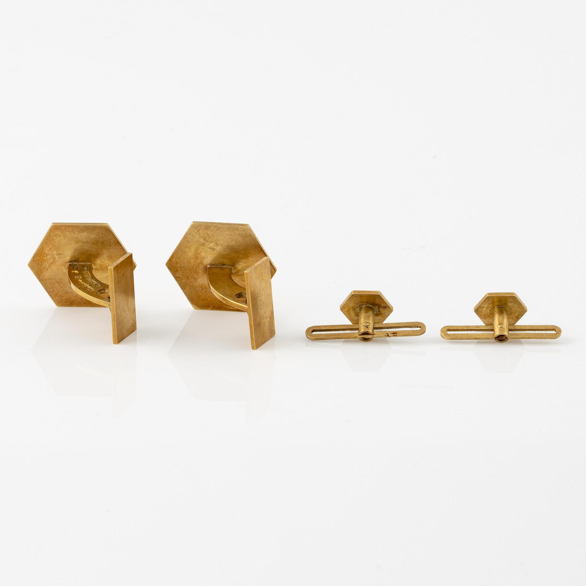 Wiwen Nilsson, a pair of cufflinks and a pair of shirt studs,  18K gold, Lund 1945.