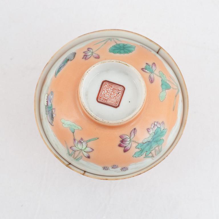 A 'mandarin duck' porcelain cup with cover, Qing dynasty, Daoguang seal mark.