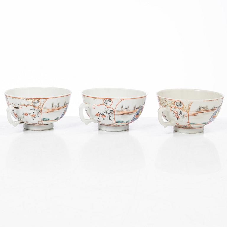 Parti, porslin samt fat i emalj på koppar, nio delar. Qingdynastin, 1700-tal.