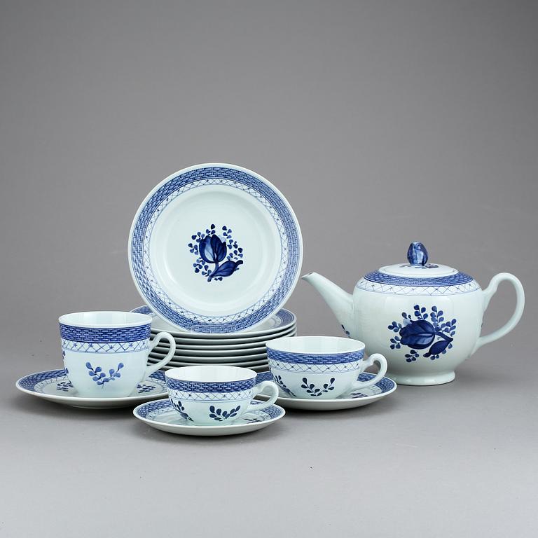 KAFFESERVIS, ca 41 delar, fajans, "Tranquebar", Royal Copenhagen, Danmark, mestadels andra hälft 1900-tals.