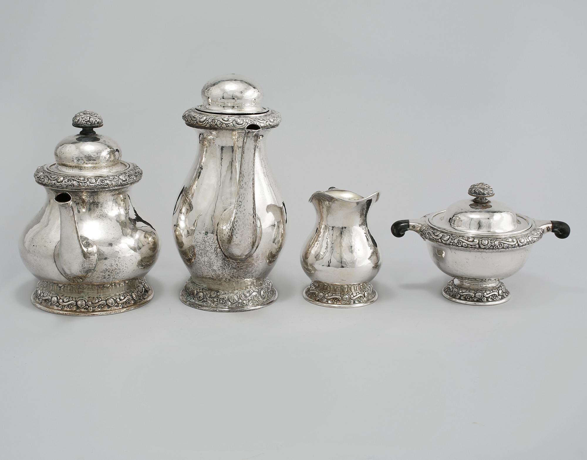 KAFFE- och TESERVIS, 4 delar, silver, svenska importstämplar, 1900-talets första hälft, total vikt 2070 g.