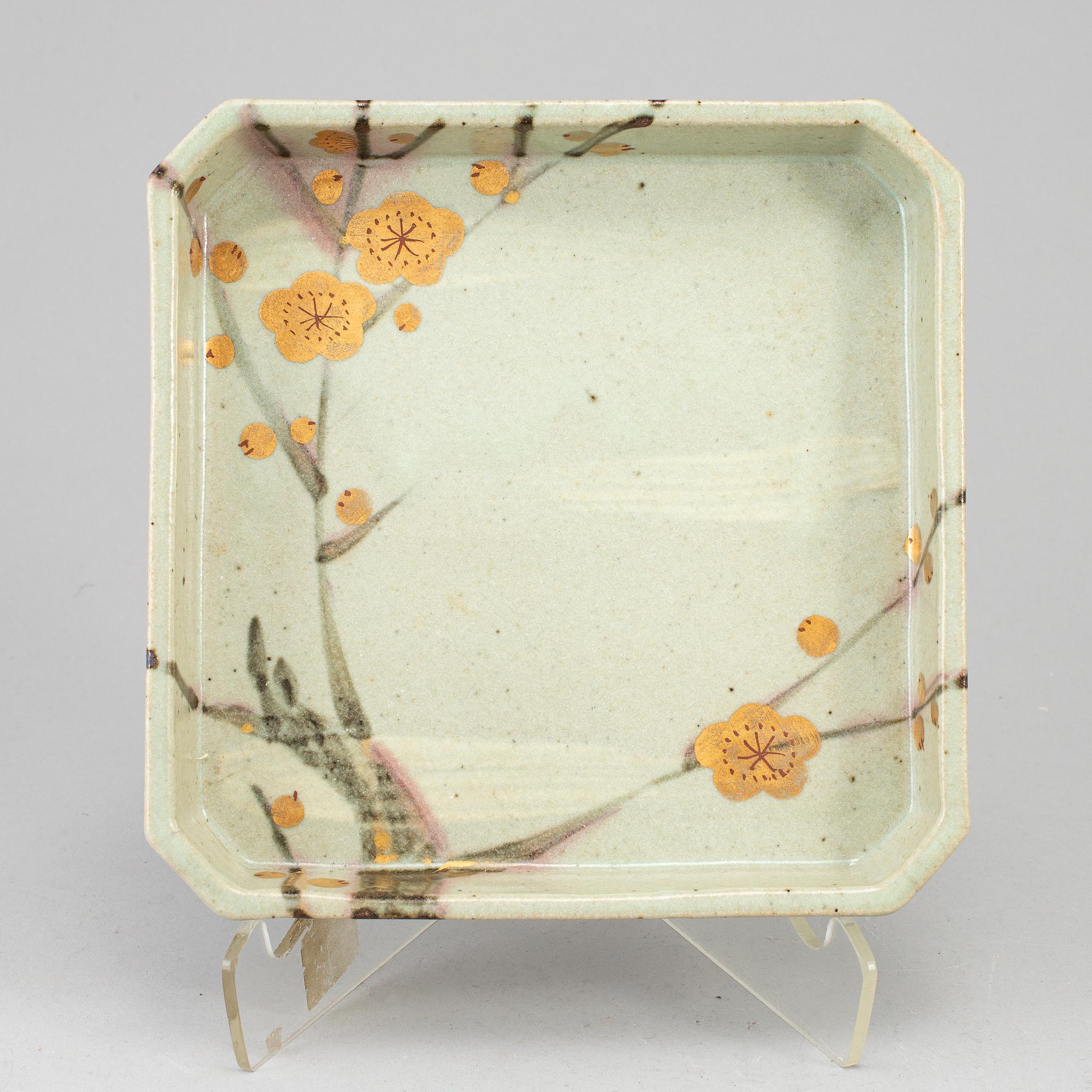 A Japanese ceramic tray, 20th century.