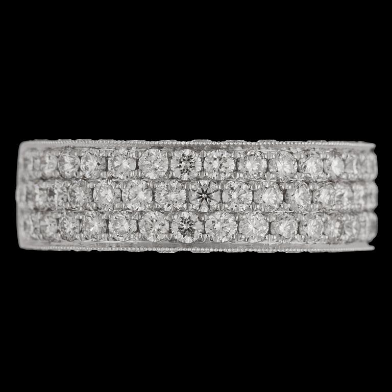 RING, 84 briljantslipade diamanter, tot. 1.83 ct.