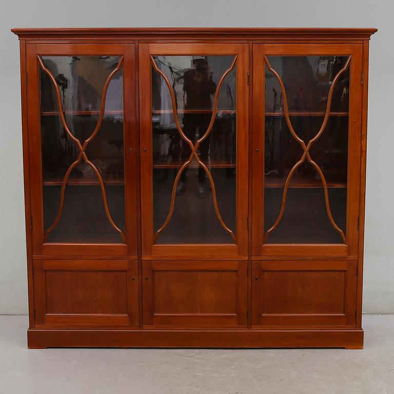 BOKSKÅP, 1900-talets första hälft.