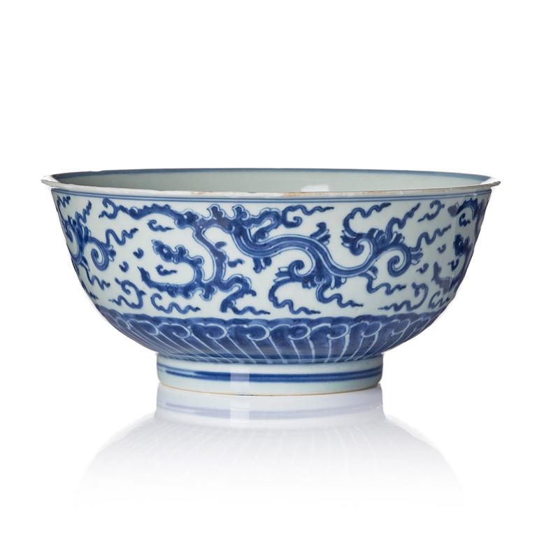Skål, porslin. Qingdynastin, Yongzheng (1723-35).